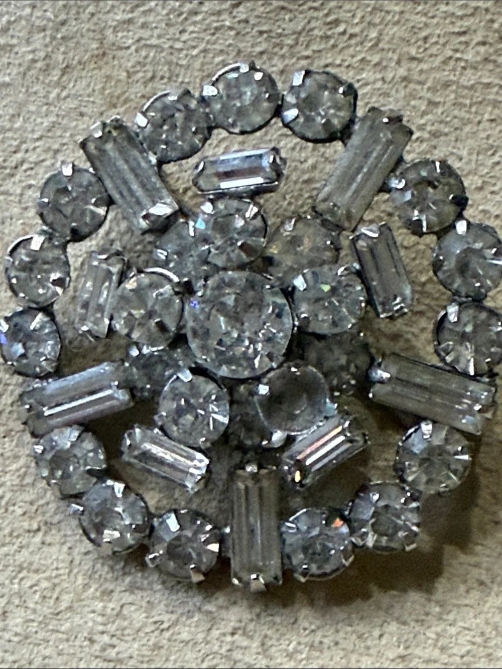 Vintage Round Clear Crystal Brooch Pin!